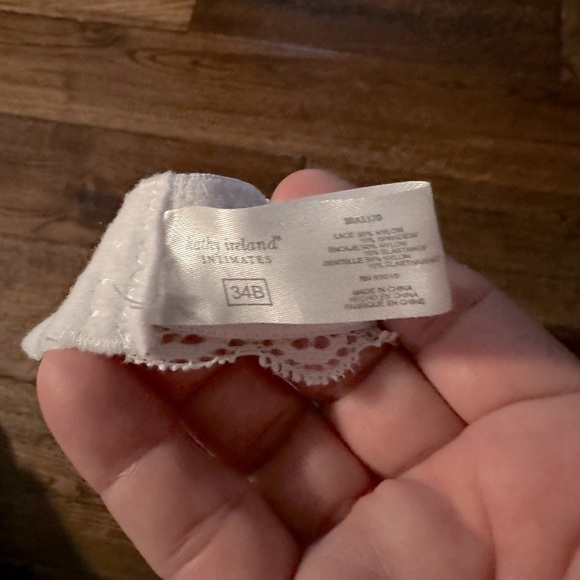 Kathy Ireland White Lace Push Up Wired Bra - Picture 3 of 4